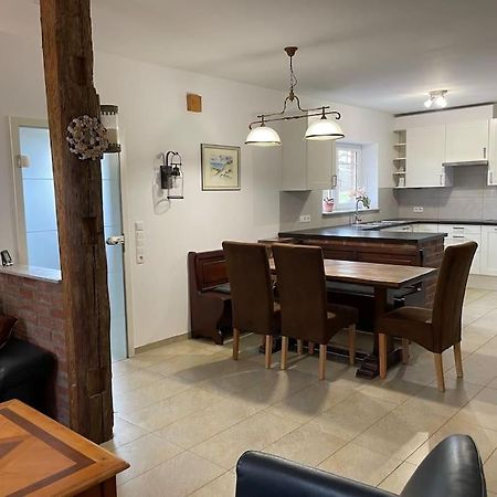 Charmante Ferienwohnung In Idyllischer Lage Йевер Екстериор снимка