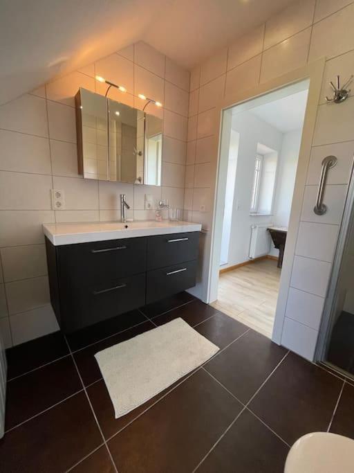 Charmante Ferienwohnung In Idyllischer Lage Йевер Екстериор снимка