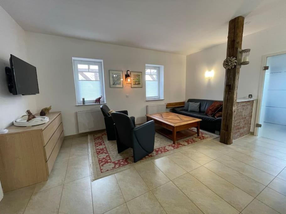 Charmante Ferienwohnung In Idyllischer Lage Йевер Екстериор снимка