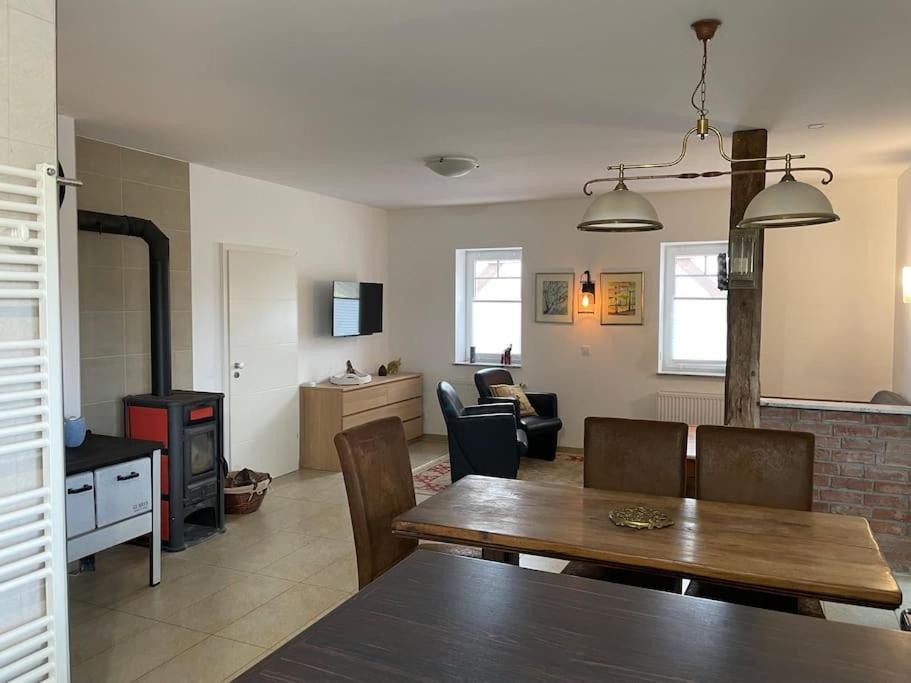 Charmante Ferienwohnung In Idyllischer Lage Йевер Екстериор снимка