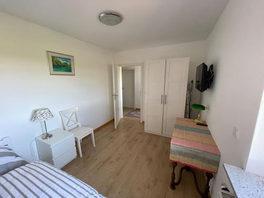 Charmante Ferienwohnung In Idyllischer Lage Йевер Екстериор снимка